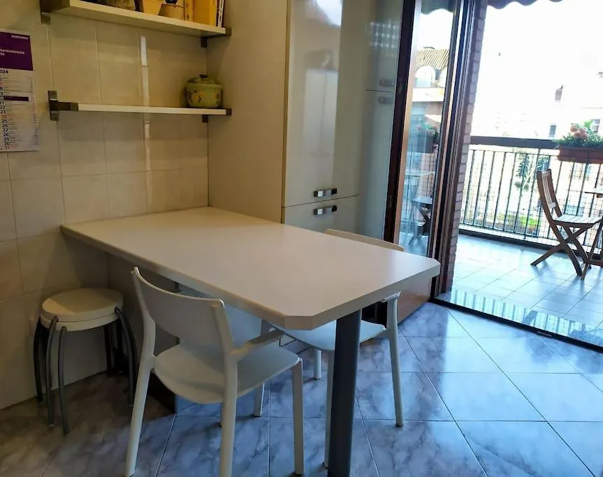 Ferienwohnung Casa Mike - Trilocale Con Box Auto San Giuliano Milanese 0*,  Italien