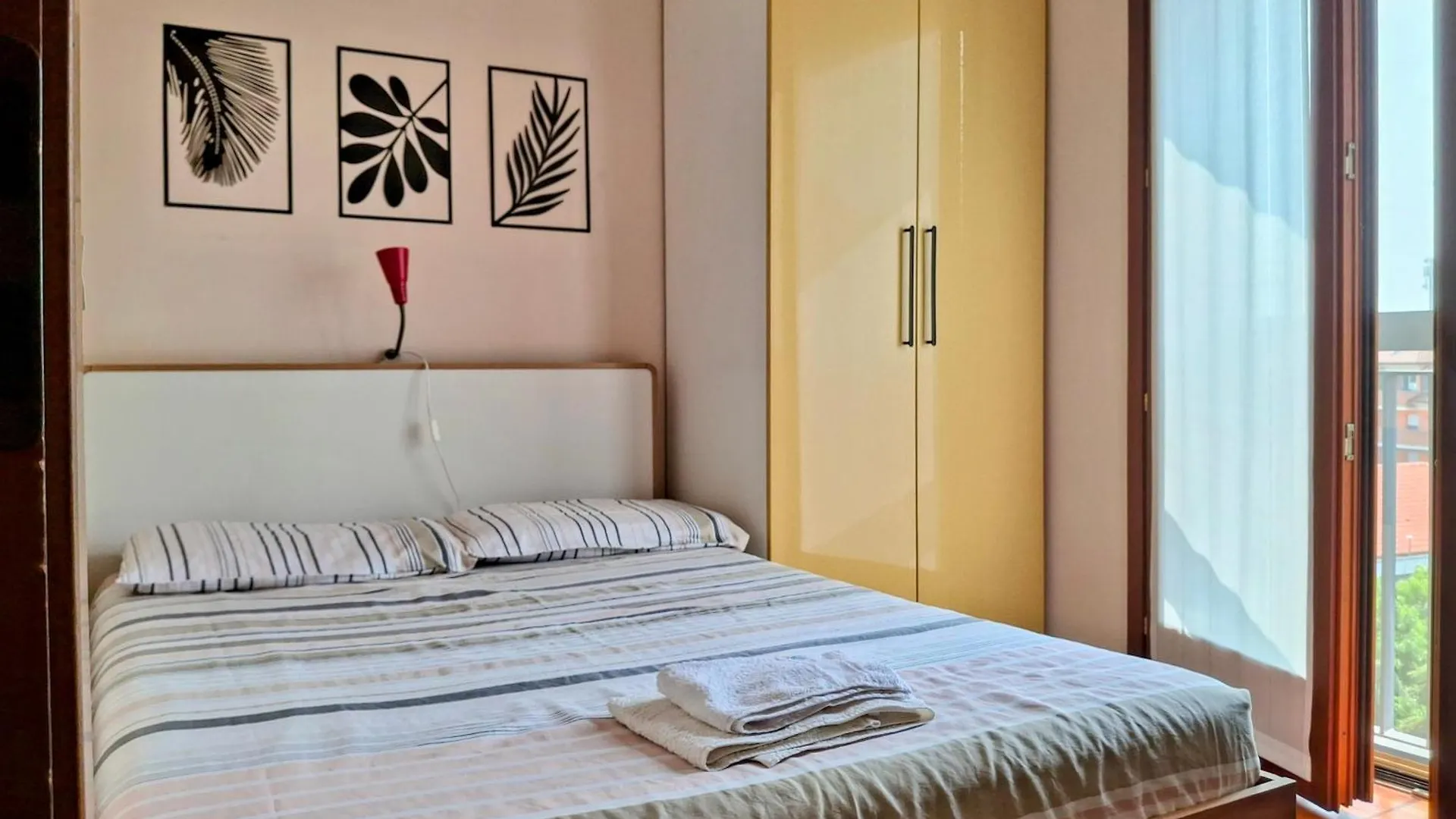 Ferienwohnung Casa Mike - Trilocale Con Box Auto San Giuliano Milanese 0*,